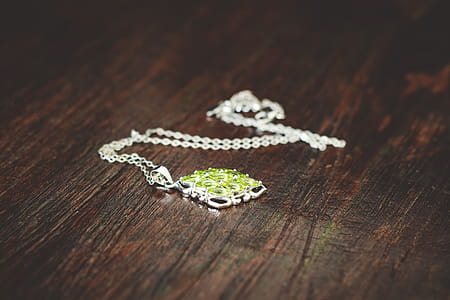 Women's Green Necklace thumbnail