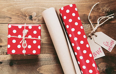 red and white gift wrapper thumbnail