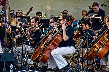 Orchestra with violin players in Owensboro, Kentucky thumbnail