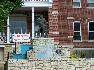 Statue of William Tell and Son in Tell City, Indiana thumbnail