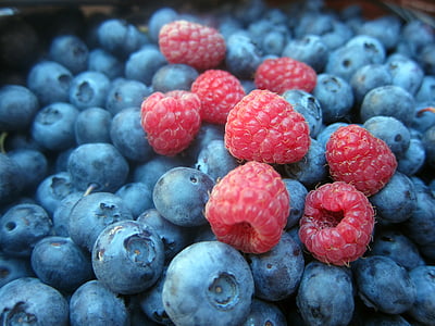 blueberries and raspberries thumbnail