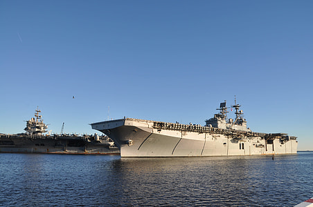 USS Bataan leaving port in Jacksonville, Florida thumbnail