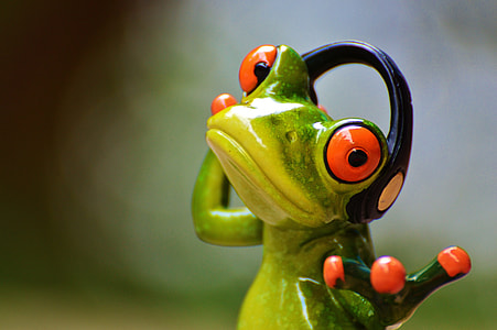 red-eye frog ceramic figurine thumbnail