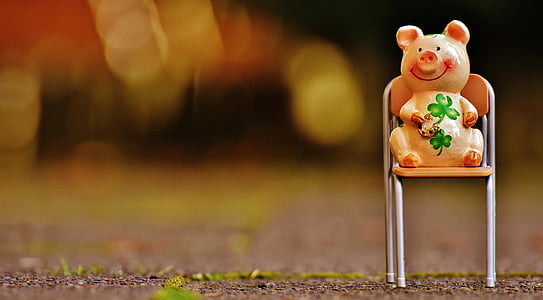 pink pig figurine thumbnail