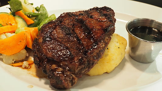 grilled meat with mixed vegetablke thumbnail