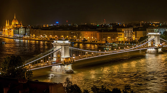 Grand view of Széchenyi Chain Bridge in Budapest, Hungary thumbnail