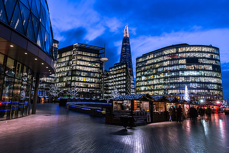 Night shot taken at the More London development in Central London. Image captured with a Canon 6D thumbnail