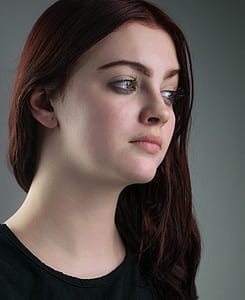 closeup photo of woman wearing black crew-neck top thumbnail