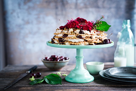 cake in blue tray thumbnail