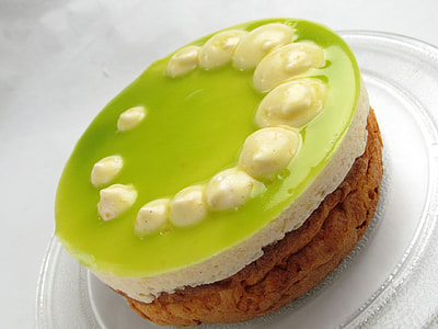 cake with green jelly topping thumbnail
