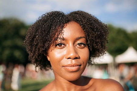 closeup photography of woman face thumbnail
