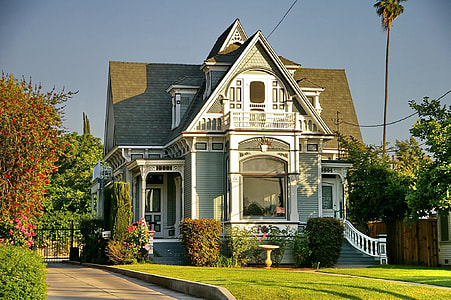 architectural photography of white house thumbnail