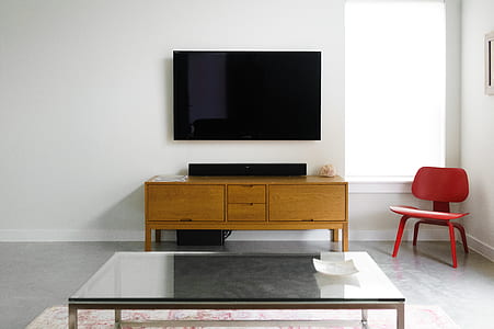 flat screen TV turned off thumbnail