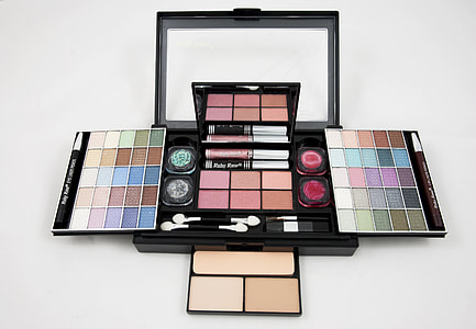 black makeup palette thumbnail