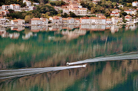 motor boat on body of water thumbnail