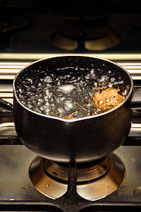 boiling water on pot thumbnail