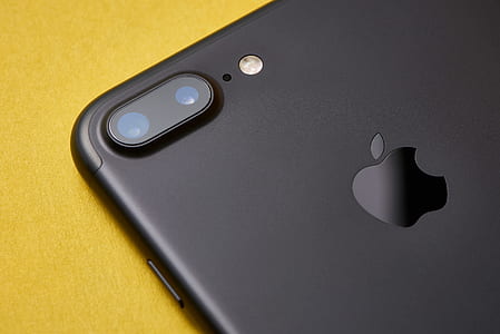 closeup photo of black iPhone 7 Plus thumbnail