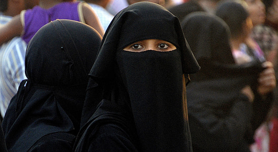 woman in nikab dress thumbnail