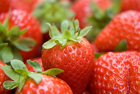 selective focus photo of strawberries thumbnail