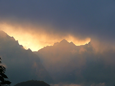 silhouette of mountains thumbnail