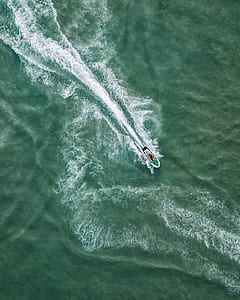 bird's eye view of speedboat thumbnail