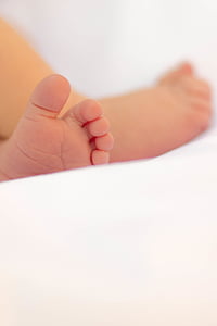 baby's feet thumbnail