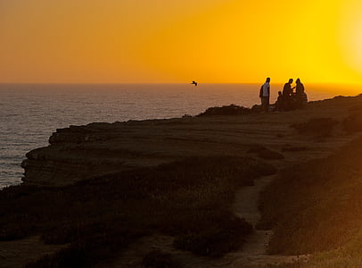 people on cliff thumbnail