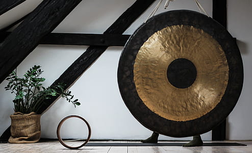 black and brown gong thumbnail