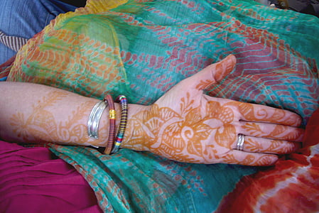 Henna tattoo thumbnail