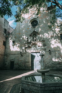 Church With Outdoor Fountain thumbnail