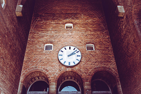 wall clock at 2:08 thumbnail
