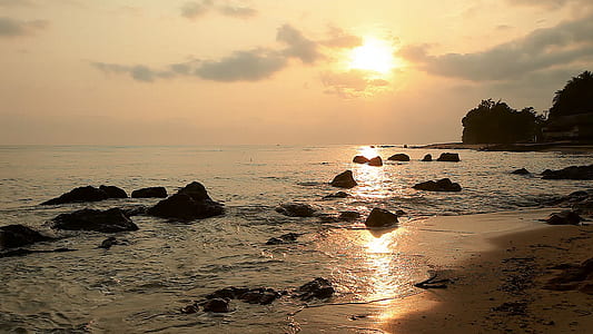 rocks on body of water thumbnail