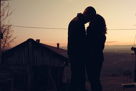silhouette of a man and woman about to kiss thumbnail
