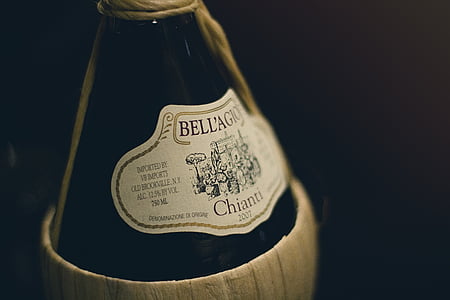 2007 Bell'Agio chianti bottle close-up photo thumbnail