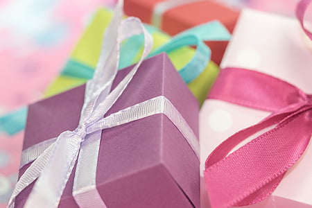 purple and pink gift boxes thumbnail