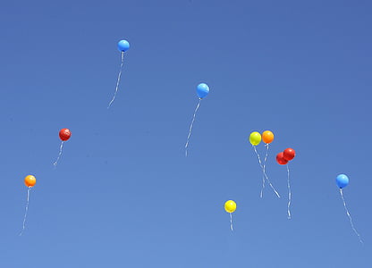photo of flying balloons thumbnail