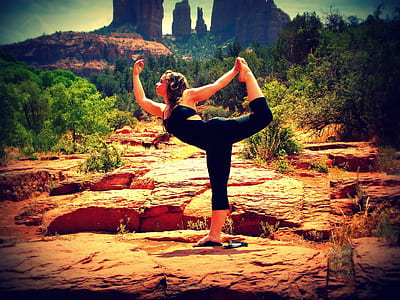 woman lifting left foot at daytime thumbnail