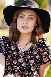 woman wearing black summer hat thumbnail