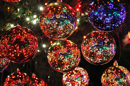 close-up photography of assorted-color Christmas baubles thumbnail