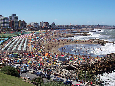 Beach and Crowd at Mar Del Plata, Argentina thumbnail