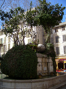 Fontaine des Trois Dauphins, Place Puget , France thumbnail
