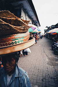 close up photography of woman thumbnail