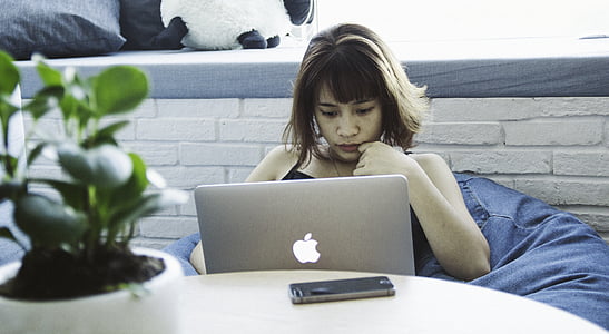 woman using MacBook thumbnail