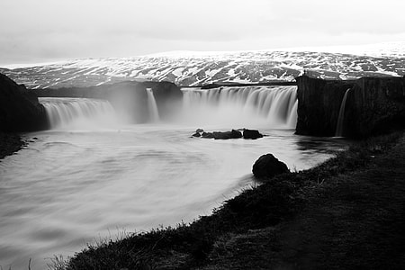grayscale photography of Niagara Falls thumbnail