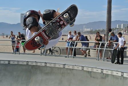 child playing skateboard thumbnail
