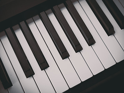 black and white electric keyboard thumbnail