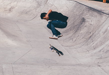 man playing skateboard thumbnail