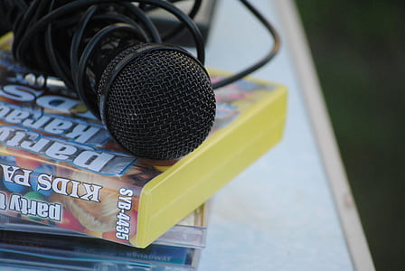 microphone on Kids Party DVD case thumbnail