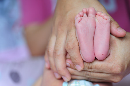 baby's feet thumbnail