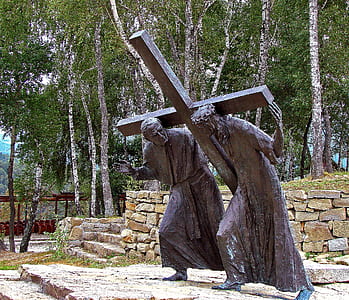 Jesus Christ carrying cross statue thumbnail